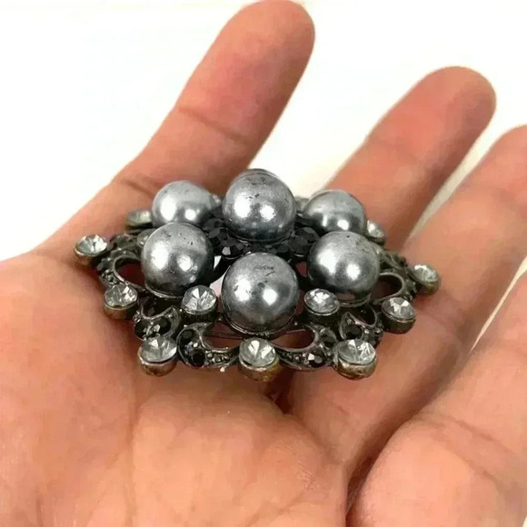 Antique Silver Cluster Faux Pearl Brooch Pin Rhinestone 5CM - Picture 9 of 11